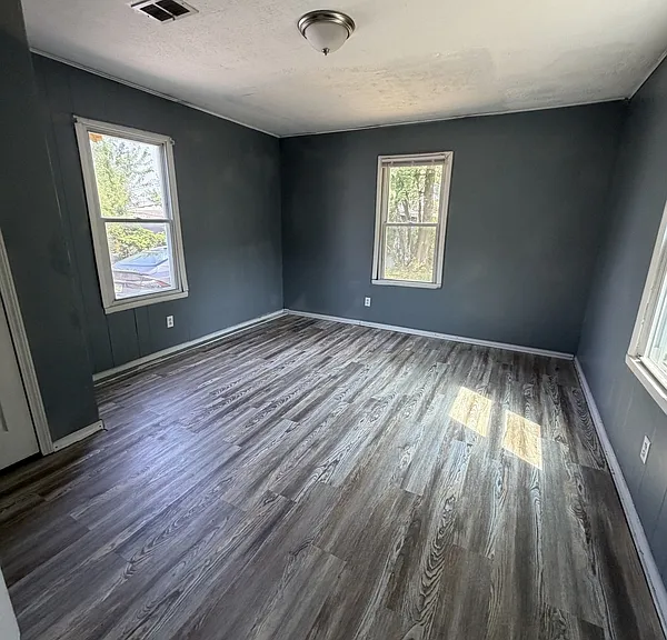 16317 Clearview Ave — Photo 2