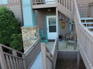 905 Deermouse Way, Hendersonville, NC 28792