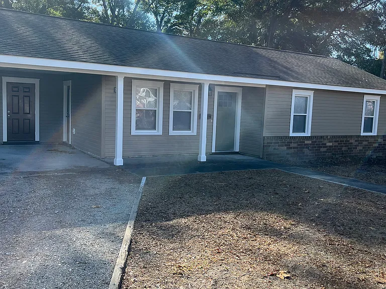 810 Swann St — Photo 1