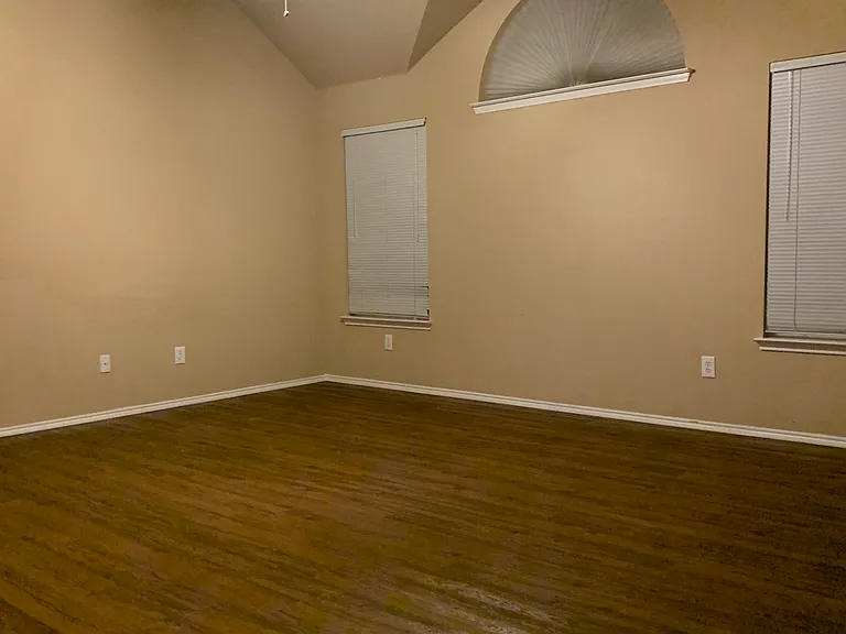 1051 Resaca Dr — Photo 8