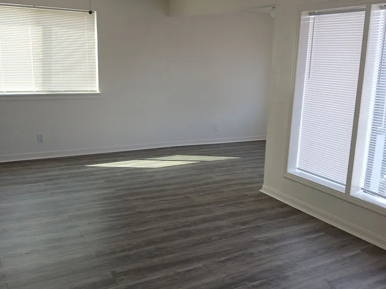 534 E Elm St #534 — Photo 1