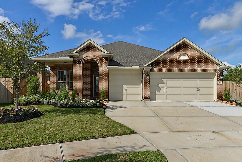 1st image of 4 Fountain Bend Ln