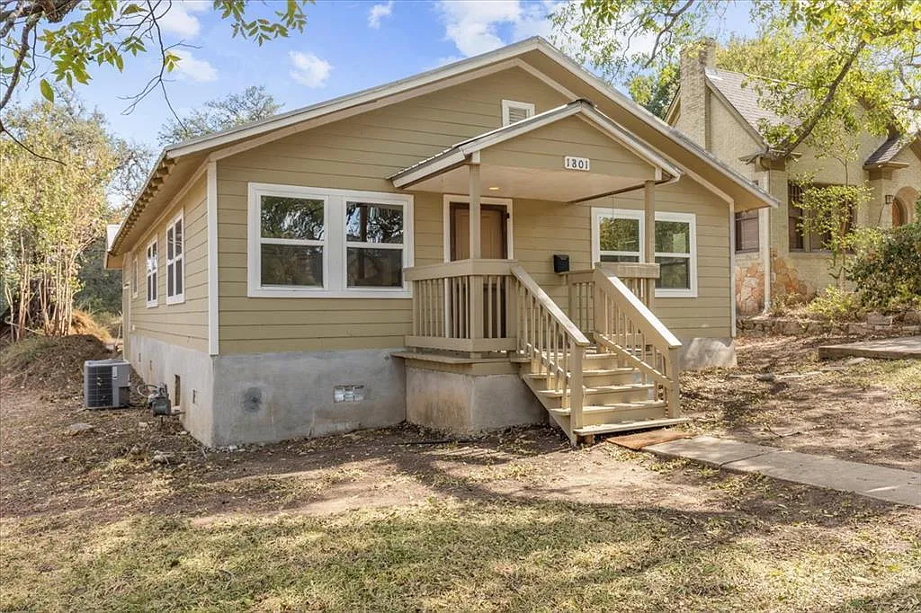 3 bed, 1.0 bath, 1058 sqft, $2,995 — Photo 1