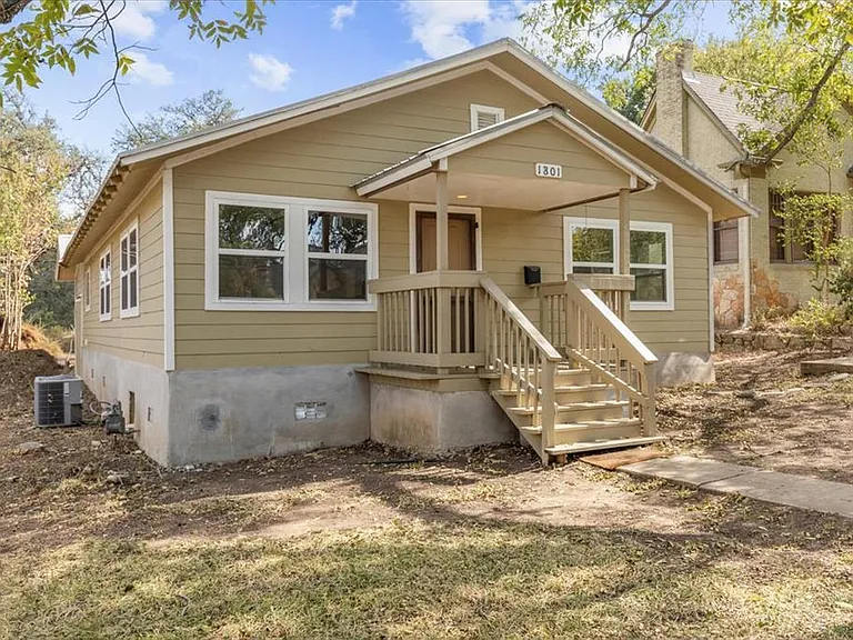 1801 Travis Heights Blvd — Photo 1