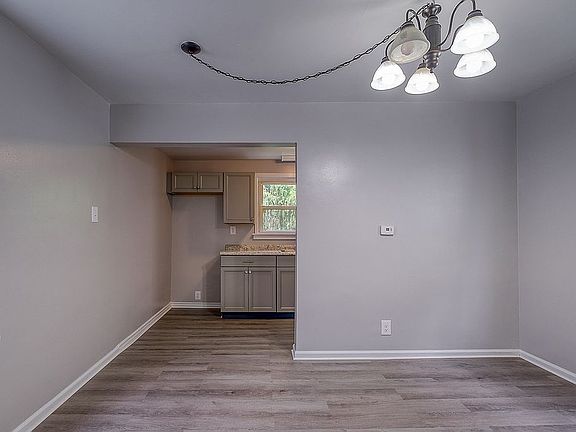 4th image of 112 W Boyd Ave