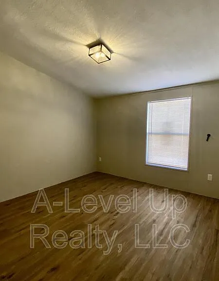 315 W Lee St — Photo 19