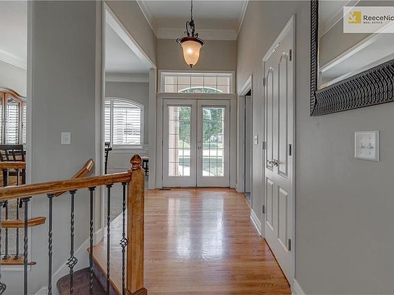 Impressive view as soon as you walk through the door!  You can see clear out the back of the house and all the green leaves!  Breath-taking!