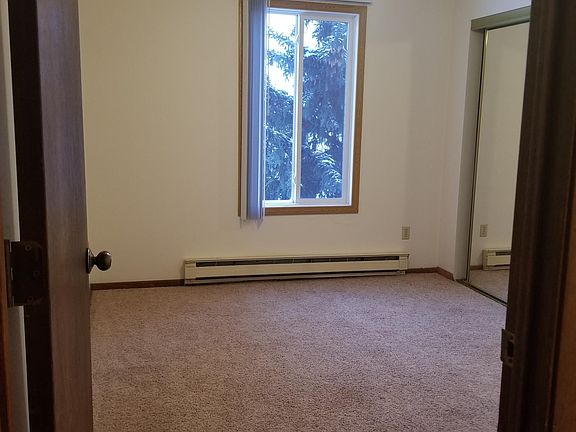 3rd image of 926 10th Ave W