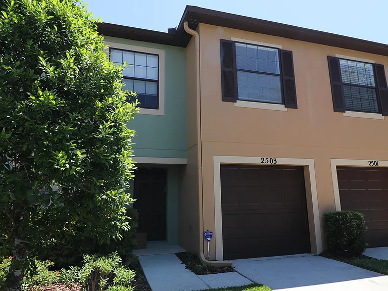 2503 Oleander Lakes Dr — Photo 2