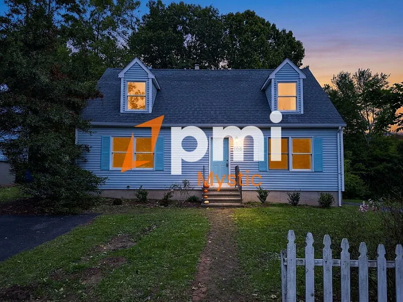 4 bed, 2.0 bath, $3,400 — Photo 2