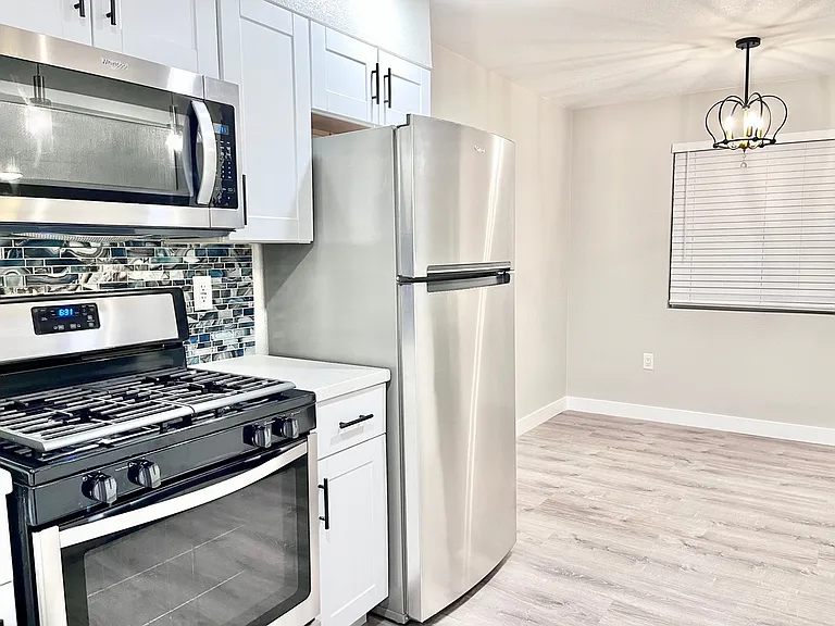 6707 E Cheery Lynn Rd #A — Photo 12