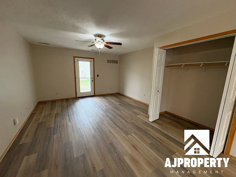 925 S Newcomb Ave — Photo 4