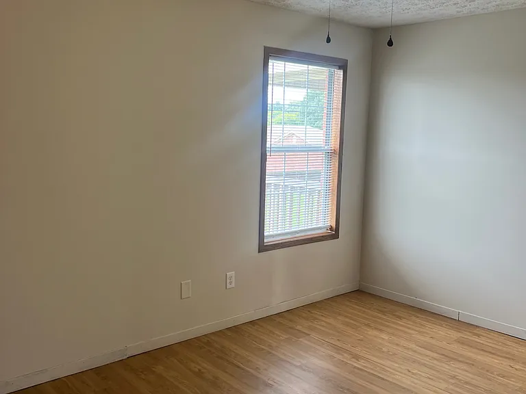 403 E Pershing Ave #C — Photo 6