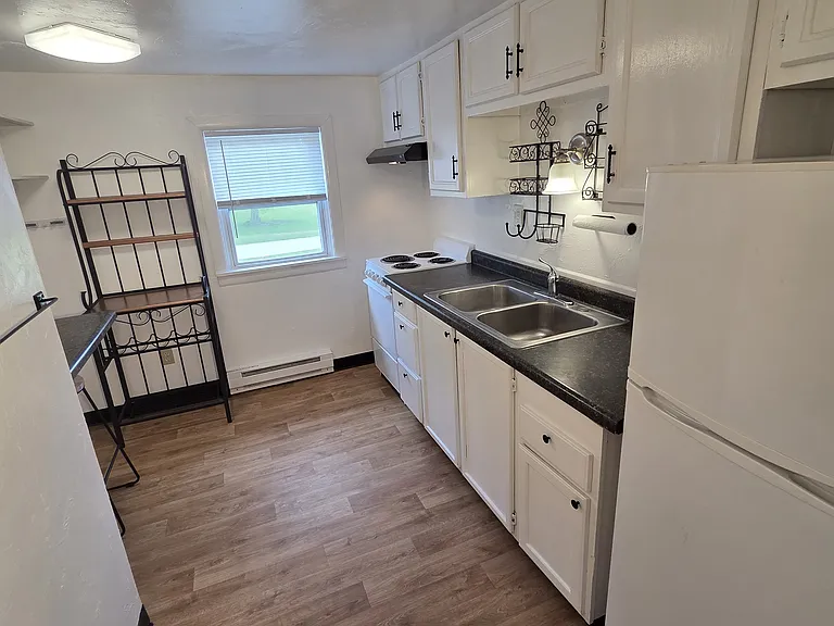 130 Karen St #4 — Photo 3