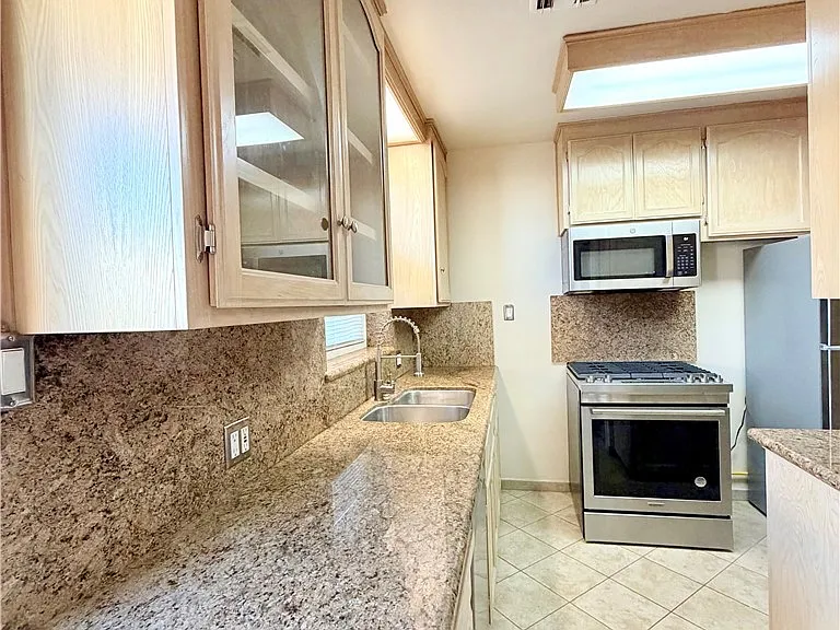 828 N Pass Ave — Photo 13