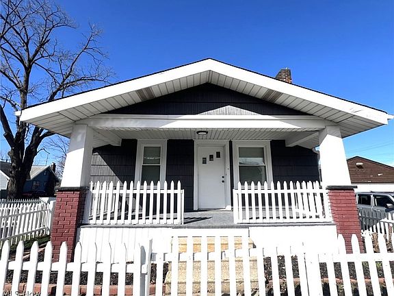 3rd image of 1825 Bernice Ct NE