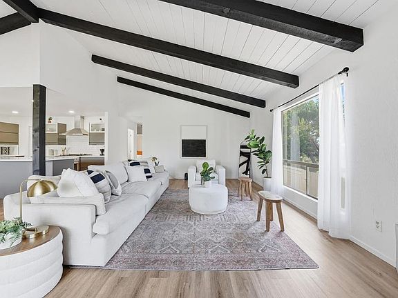 3rd image of 1003 Via Unidos