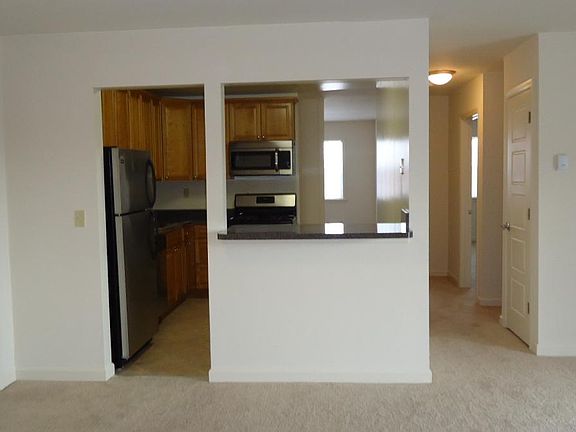 2nd image of 4 Kensington Cir APT H