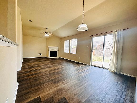 4th image of 304 Mesa Verde Way