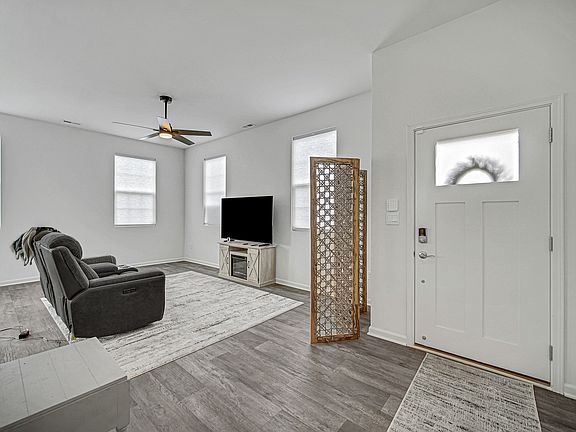 5th image of 6313 Maple Glen Dr