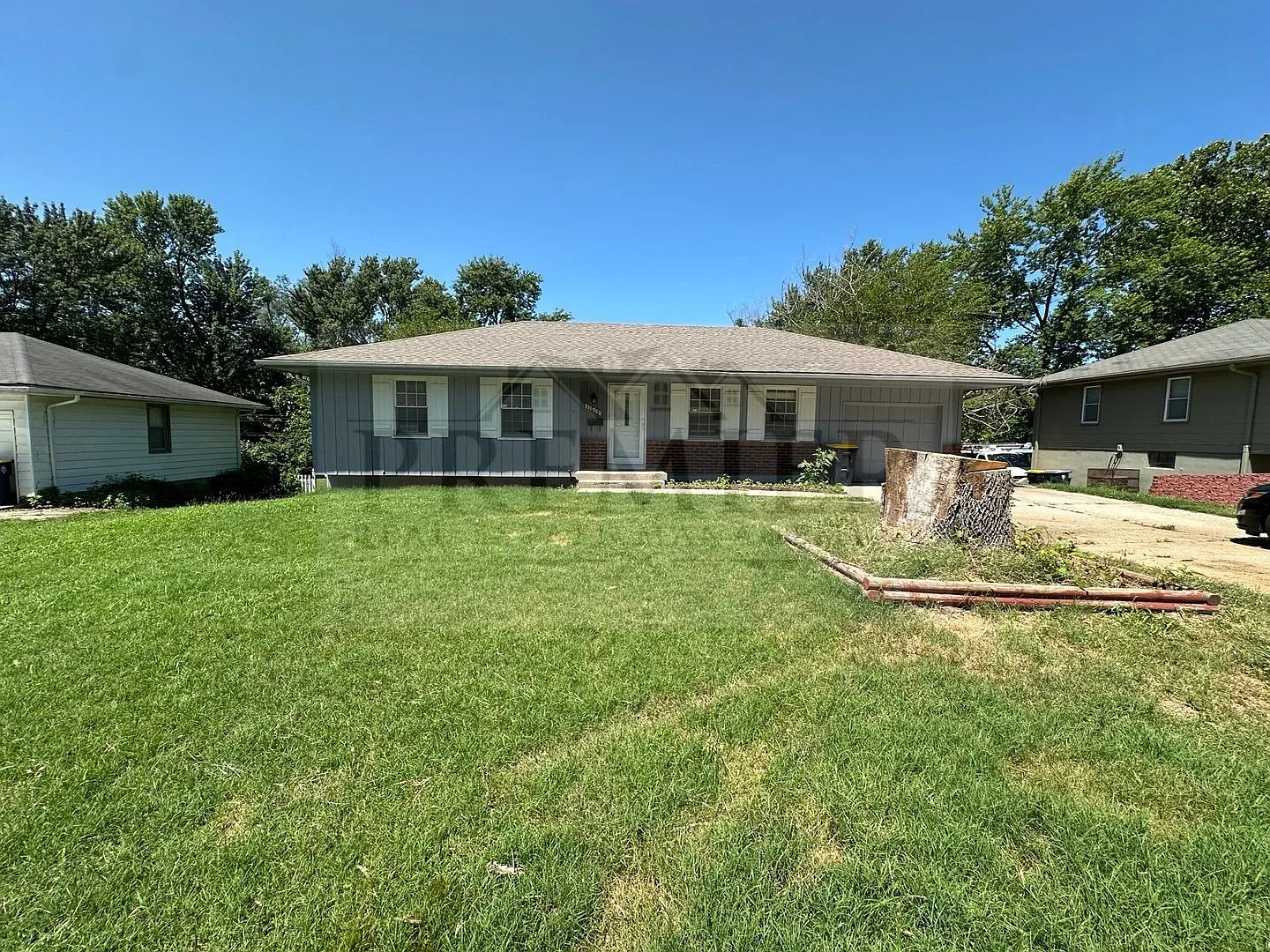 4 bd/1.5 ba house Rent $1550 -11808 Smalley Ave, Kansas City, MO 64134 — Photo 1