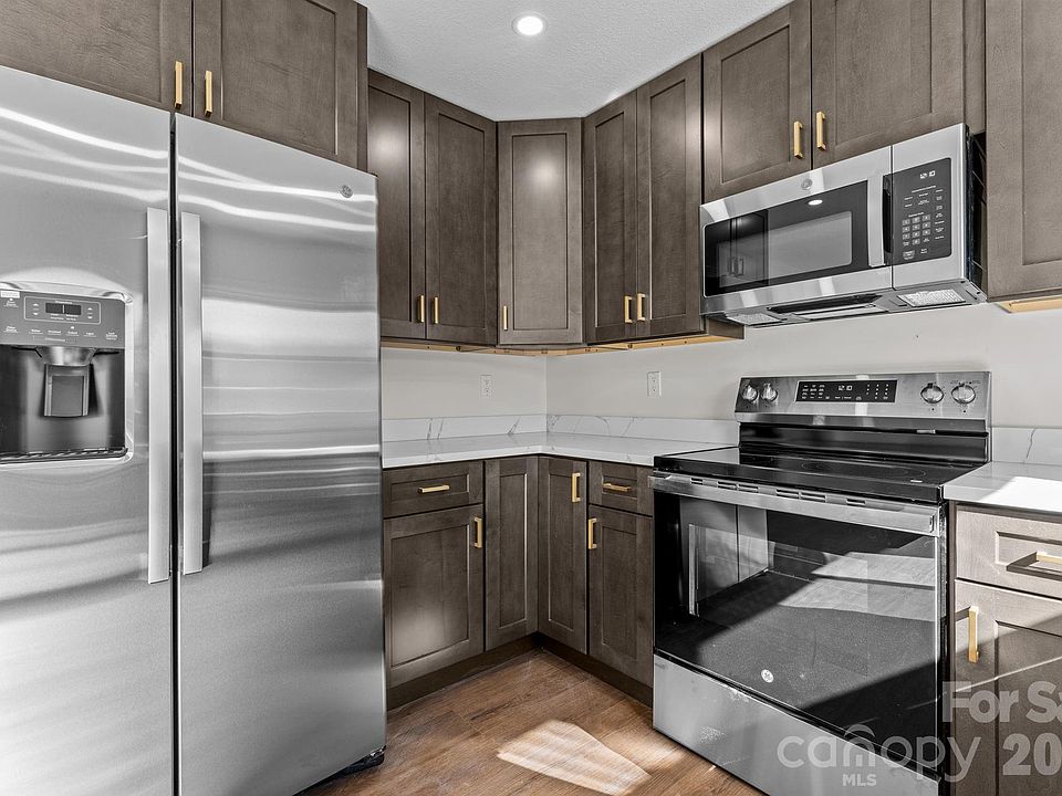 83 Hillside St, Franklin, NC 28734 | Zillow