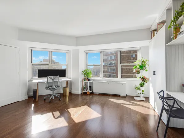 305 East 24th Street image 4 of 9