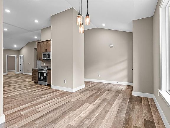 3rd image of 156 Grand Oak Cir