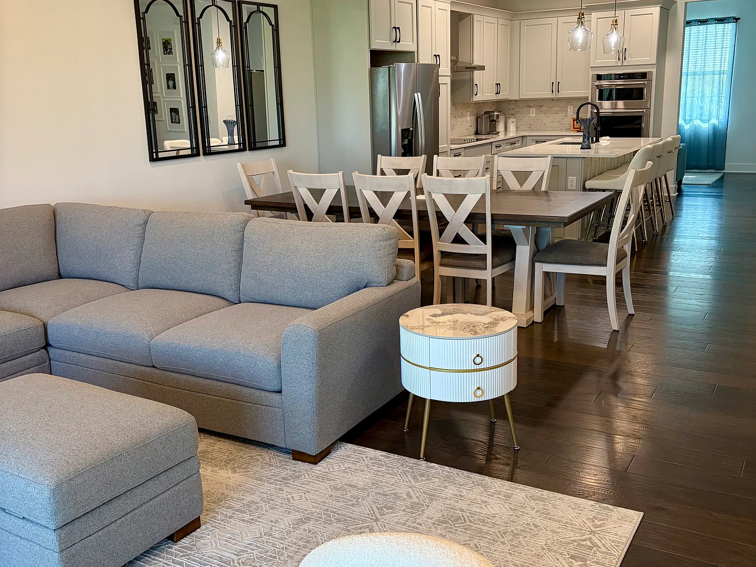 3 bed, 2.5 bath, 2136 sqft, $4,000 — Photo 4