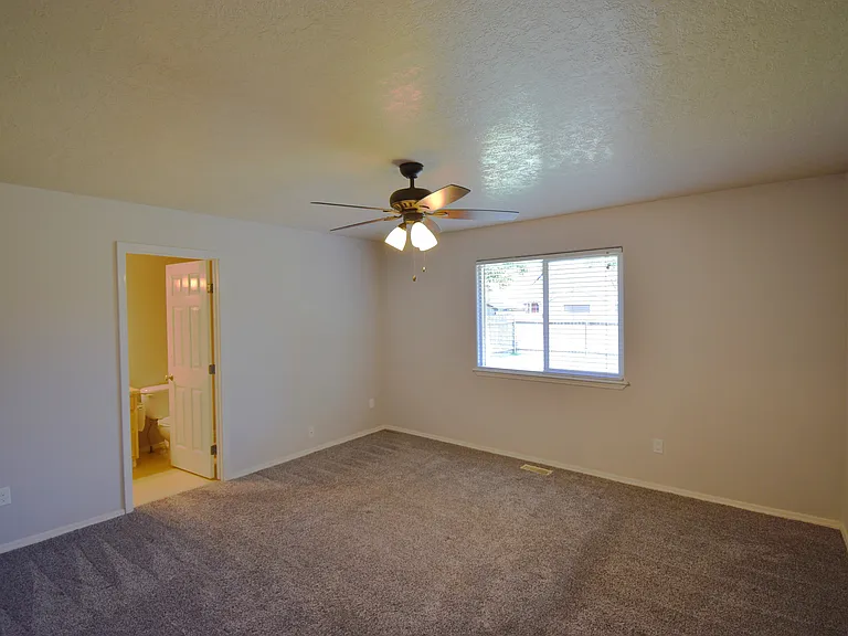 354 E Carver Dr — Photo 18