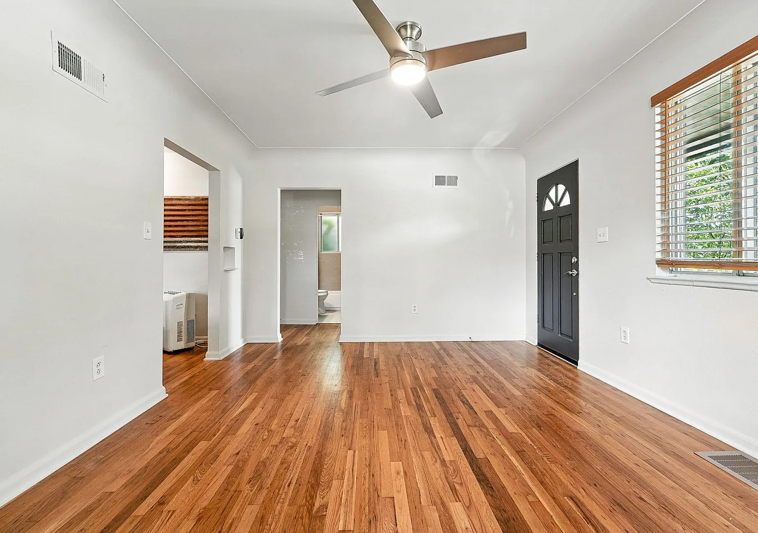 Upper Level Duplex with High walk score! Adjacent to Swedish and Craig Hospitals! — Photo 2