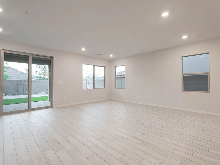 11620 Desert Hollow Ave — Photo 14