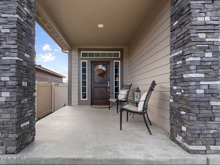 984 E Allenby Ave — Photo 37