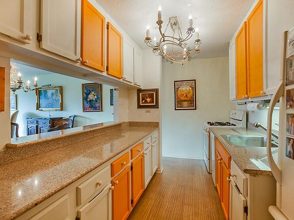 5th image of 531 Main St APT 920
