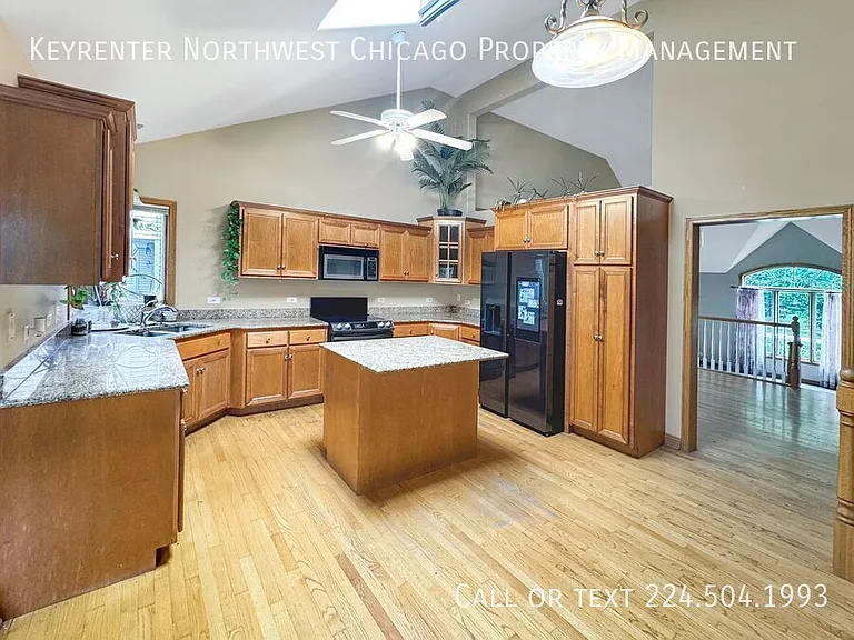 160 Lincoln St — Photo 3
