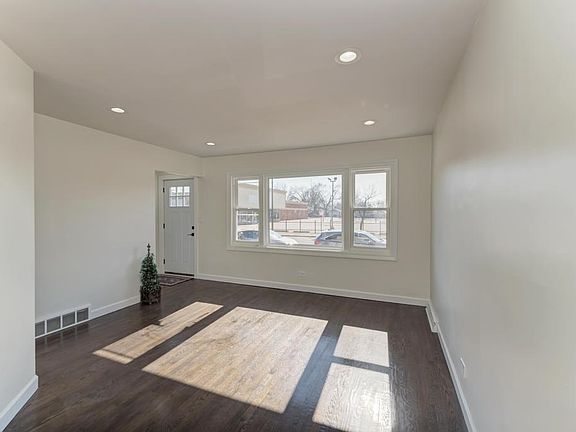 4th image of 6218 W Foster Ave