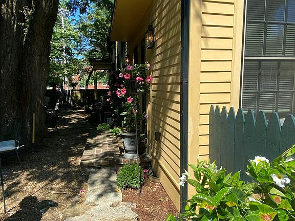 5th image of 322 W 3rd St