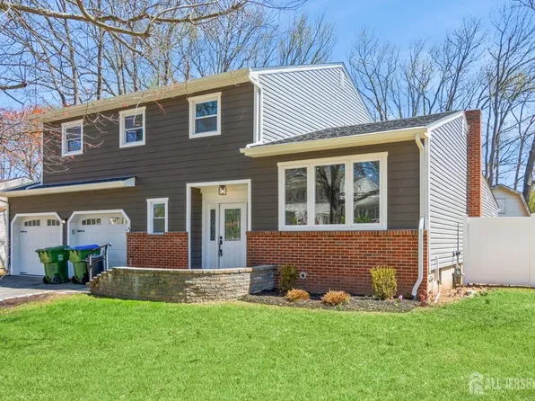 8 Cardinal Ave, Edison, NJ 08820