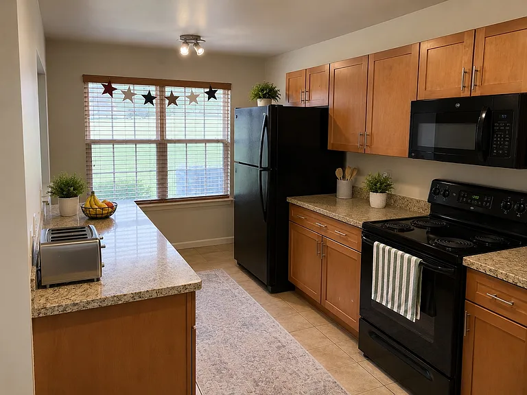 1637 Macintosh Way — Photo 6