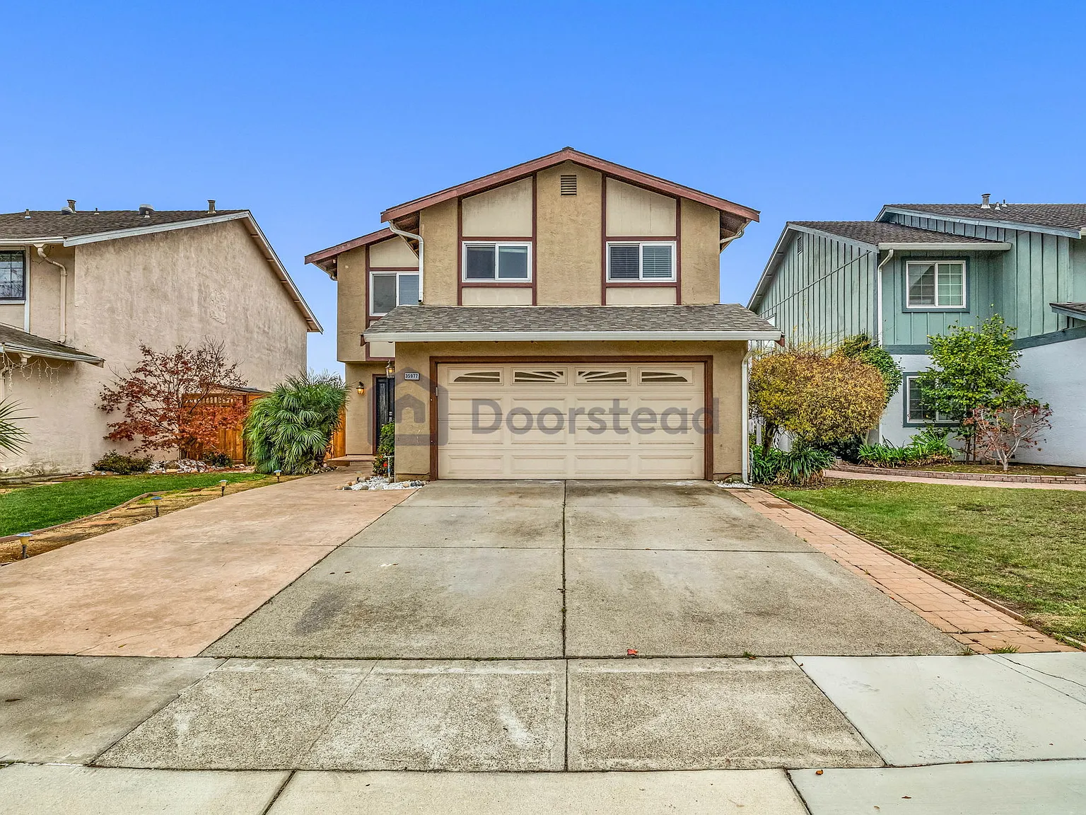 4 bed, 2.5 bath, 1950 sqft, $4,560 — Photo 2