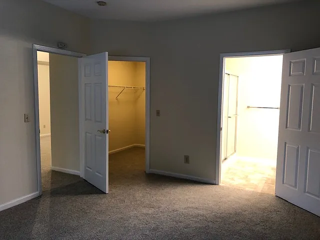 6868 N Green Bay Ave — Photo 5