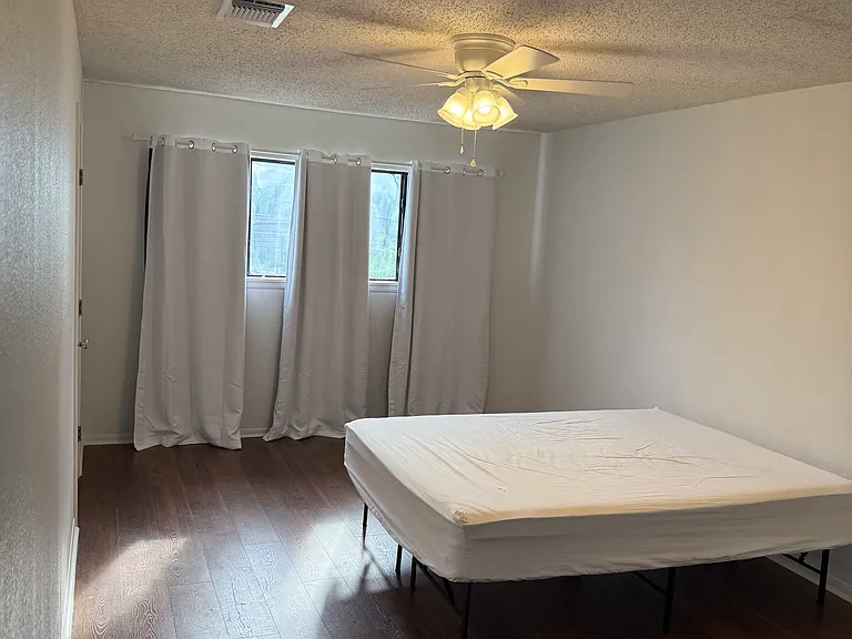 837 Avenue C — Photo 15