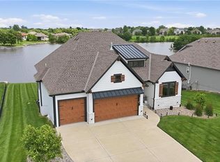 4261 Lakeshore Dr, Basehor, KS 66007