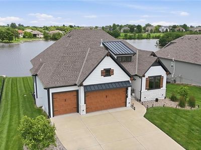 4261 Lakeshore Dr, Basehor, KS, 66007