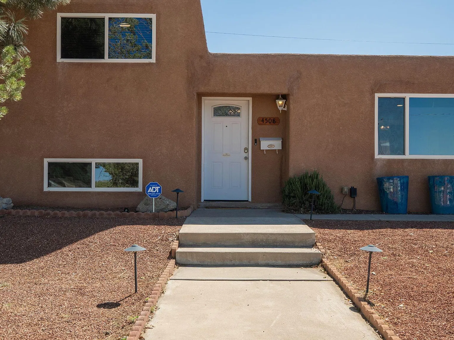 4 bed, 2001 sqft, $3,250 — Photo 3