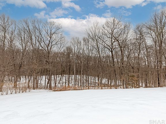 4th image of 428 Breakneck Hill Road