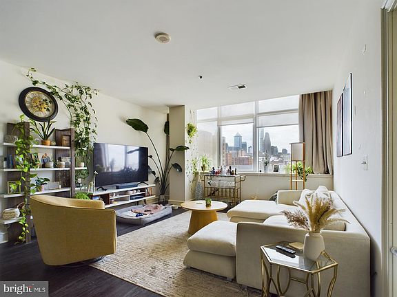 2nd image of 201 N 8th St Unit 607