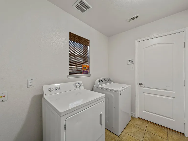 5901 Snow Creek Dr — Photo 26