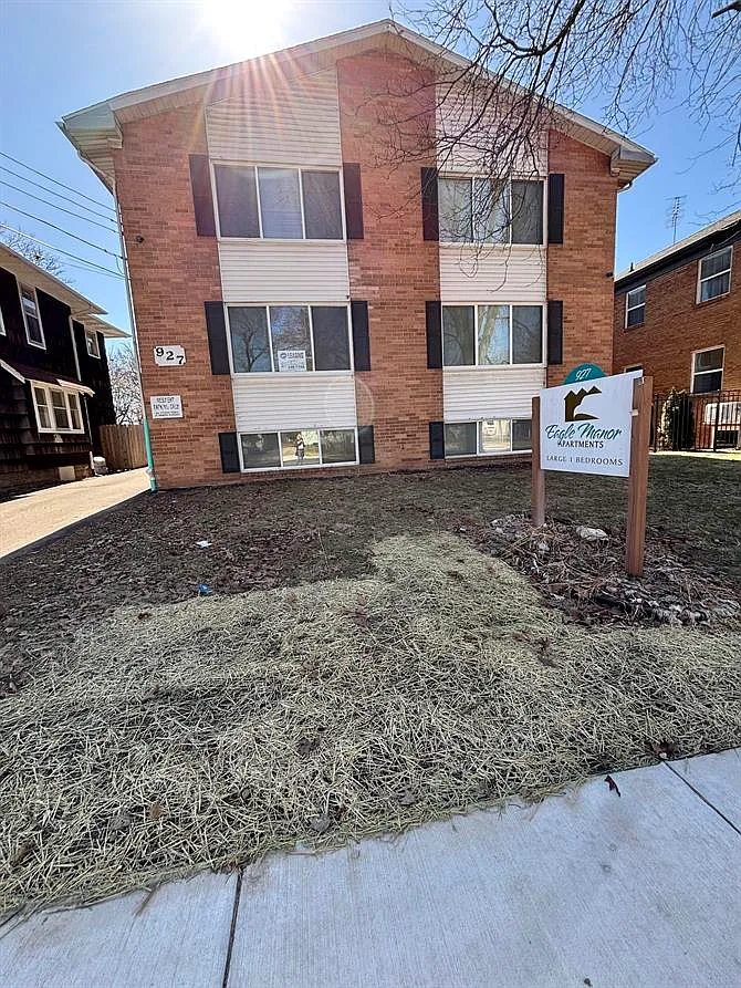 927 W. Shiawassee St. #2-12 — Photo 2