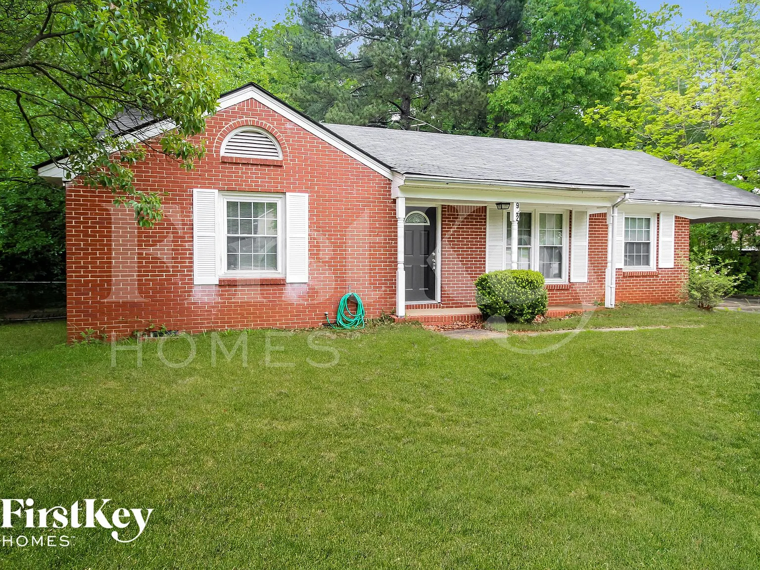 3 bed, 1.5 bath, 1422 sqft, $1,860 — Photo 2